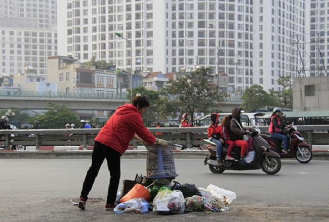 Từ ngày 25/8/2022: Vứt rác, đổ nước thải trên vỉa hè, lòng đường sẽ bị phạt từ 1-2 triệu đồng